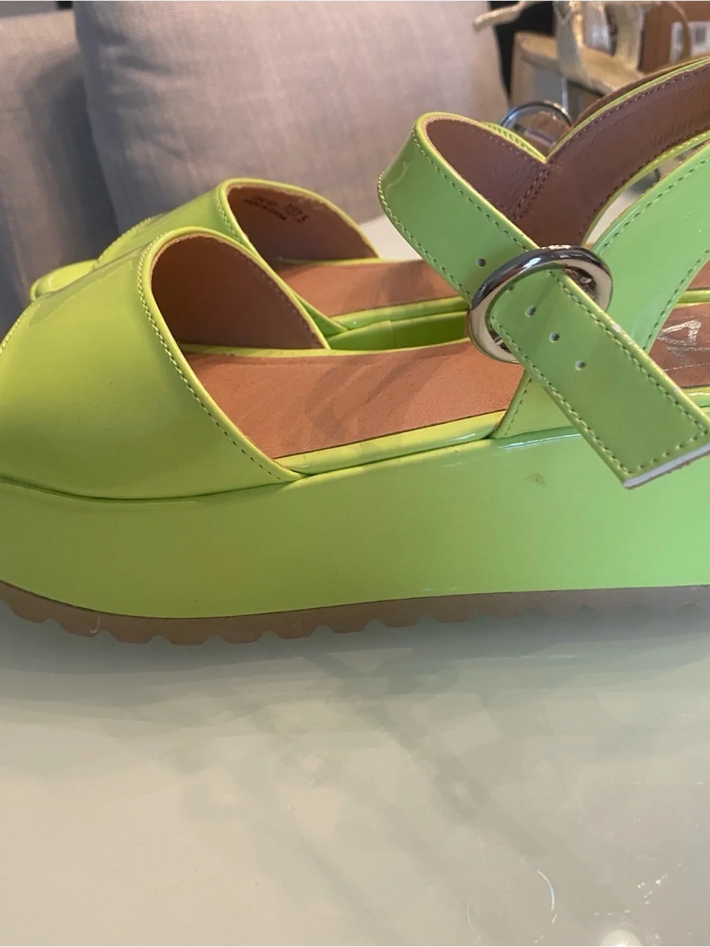 EUC Dirty Laundry Lime Green Patent Platform Sandals - Size 7